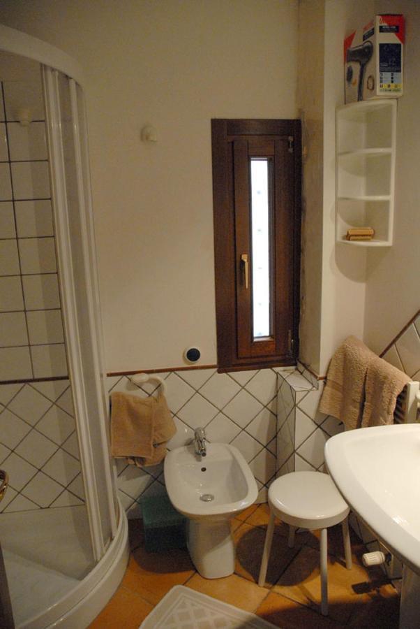 Dorsoduro - Corte Della Comare Venesia Bagian luar foto